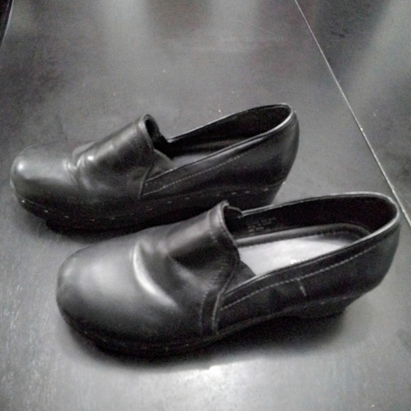 DOCKERS WOMEN'S COMFORT BLACK LEATHER CLOGS - Picture 1 of 6